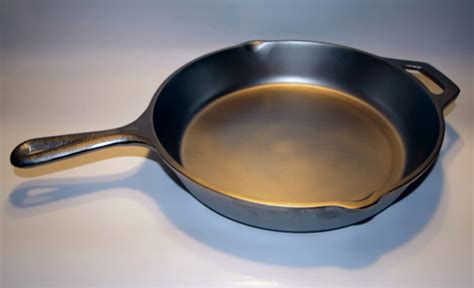 Can You Use Cast Iron Skillet on Electric Stove? And Why Does It Feel Like Cooking with a Time Machine?