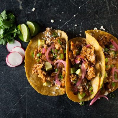  Cochinita Pibil: Uma Jornada de Sabores Azedos e Defumados em Yucatán!