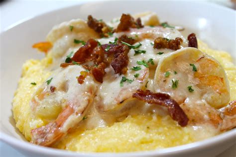  Shrimp and Grits, Uma Combinação Amanteigada de Sabor Sulino e Textura Cremosa!