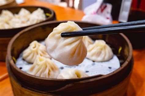  Tang Bao de Zhoukou: Uma Sinfonia Explosiva de Sabores e Texturas!